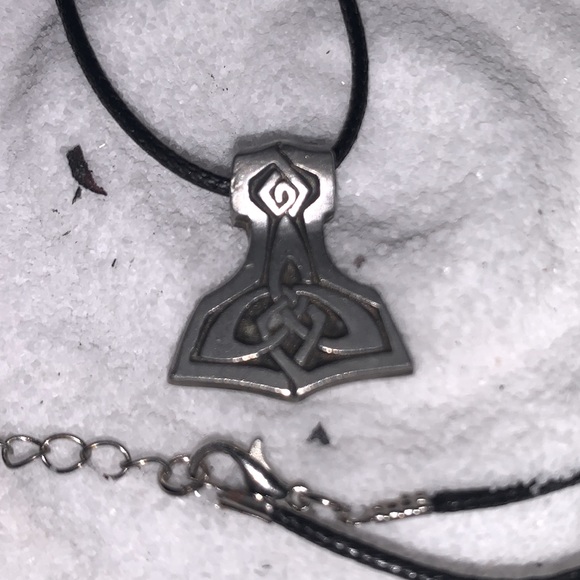 Thor’s Hammer Viking Pendant Necklace - Picture 4 of 8